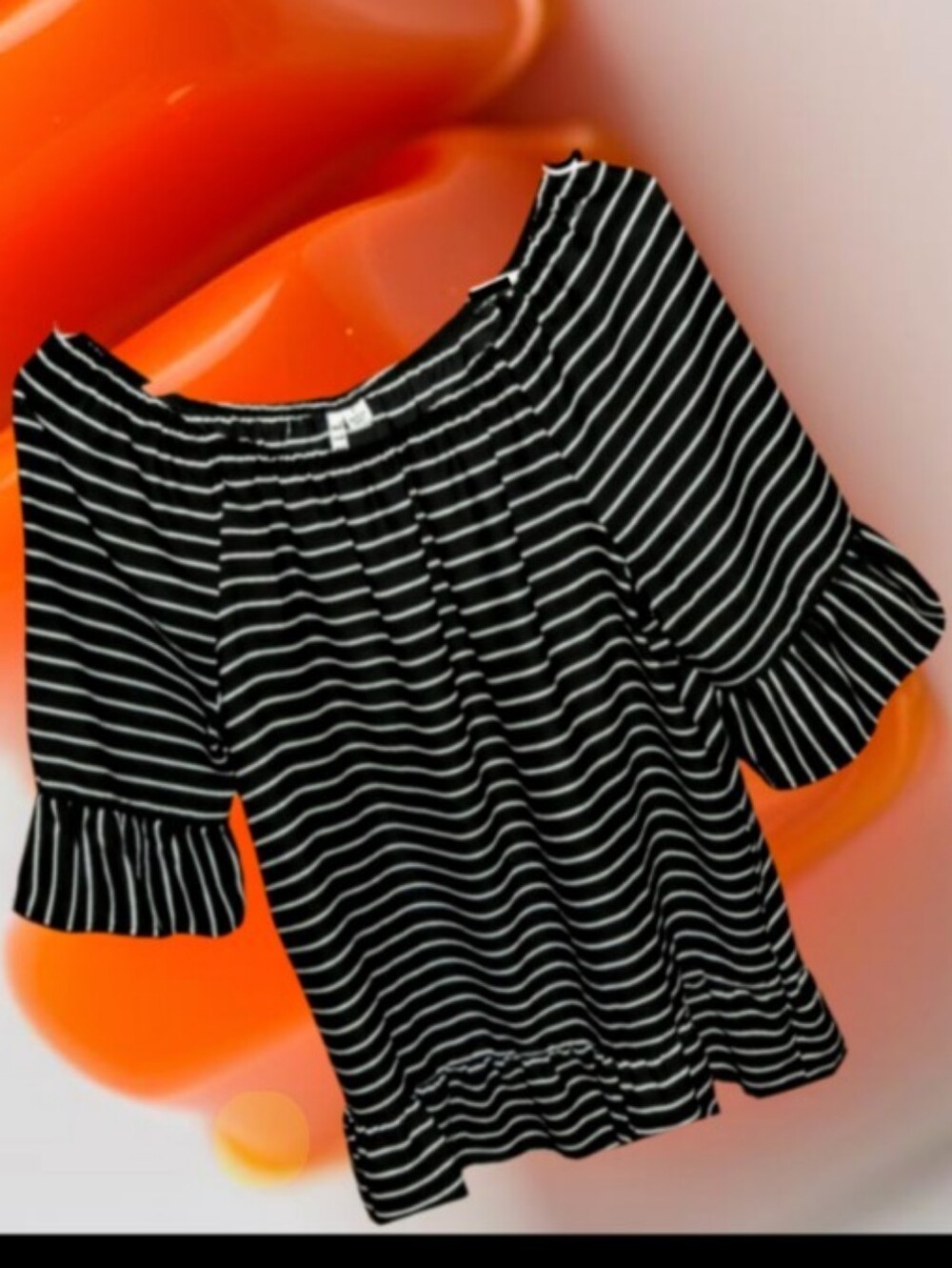 ELLEā¢ļø Black & White Striped Boho Ruffly Top ->MUST BUNDLE<-